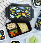 Zwart Galaxy bento lunchdoos met stoere opdruk op deksel met dino, haai en raket