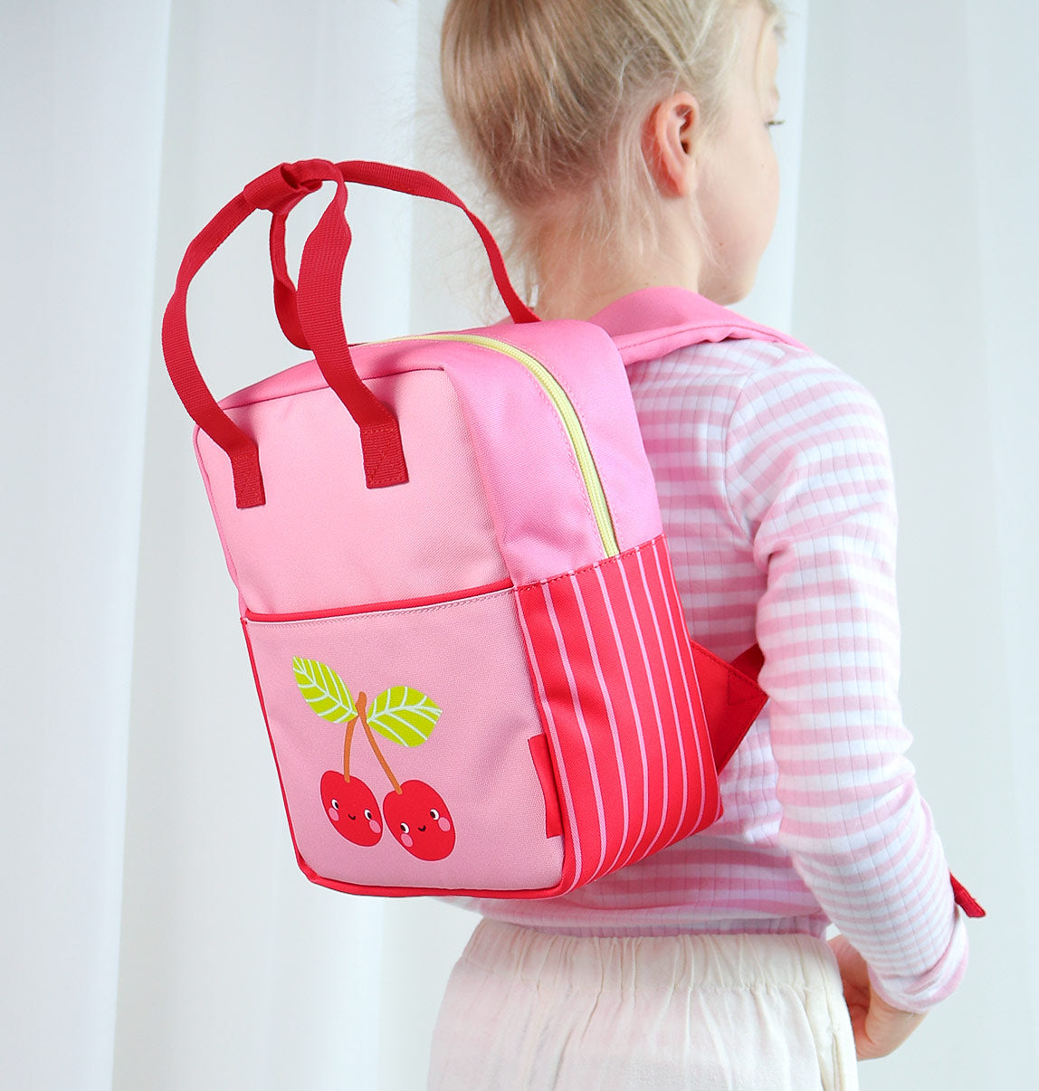 Kleiner Rucksack: fröhliche Kirschen