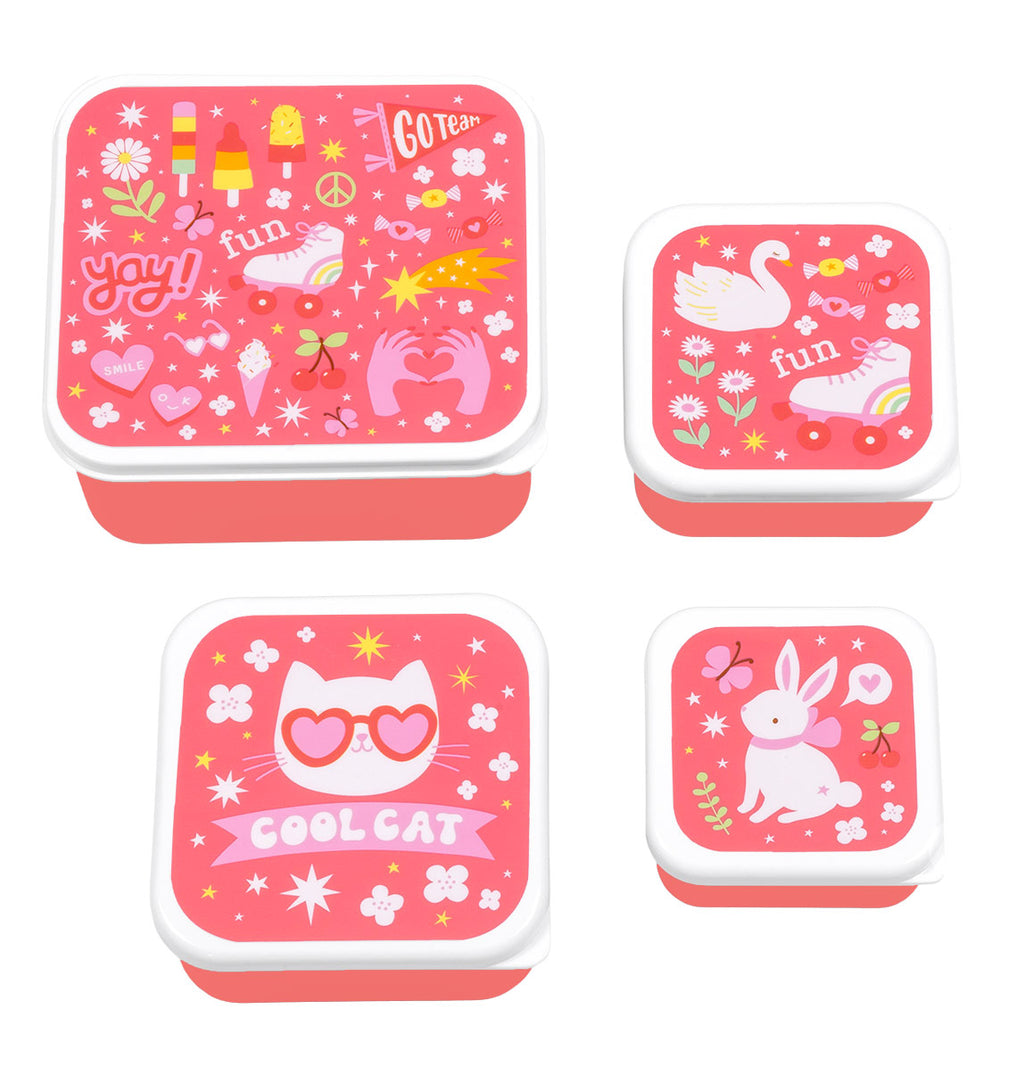 vier lunch en snack bakjes met vrolijke print met poes, konijn en ijsjes