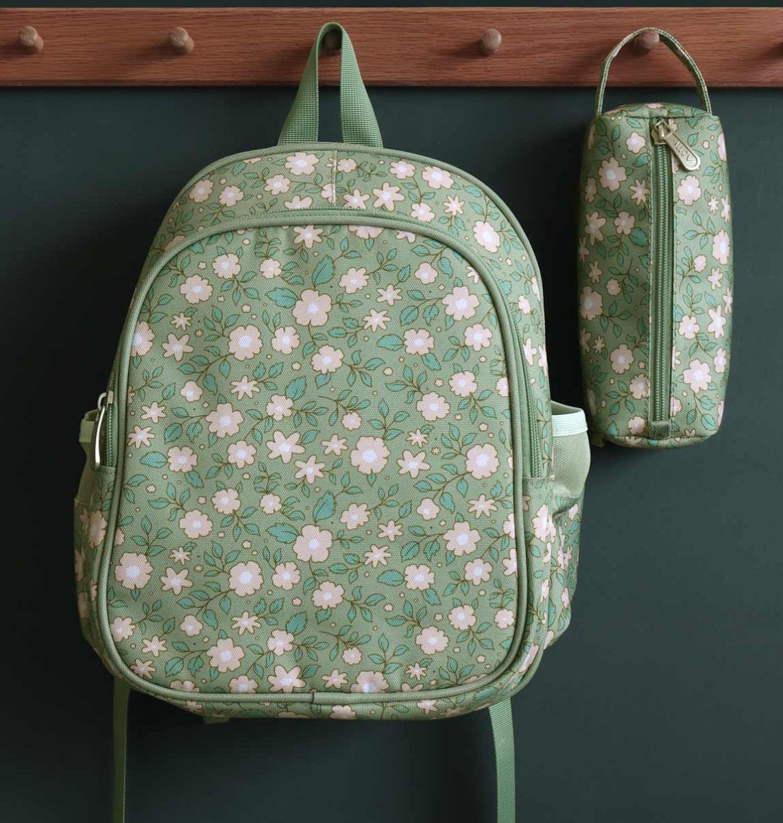 Rucksack: Blüten - salbeigrün